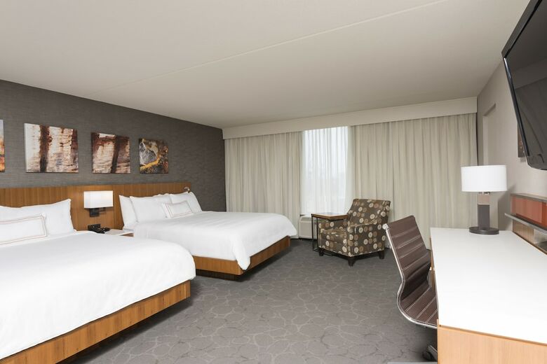 Delta Hotels By Marriott Grand Rapids Airport