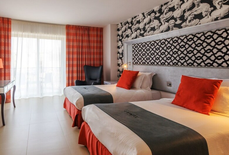 Hotel Ax ? The Palace