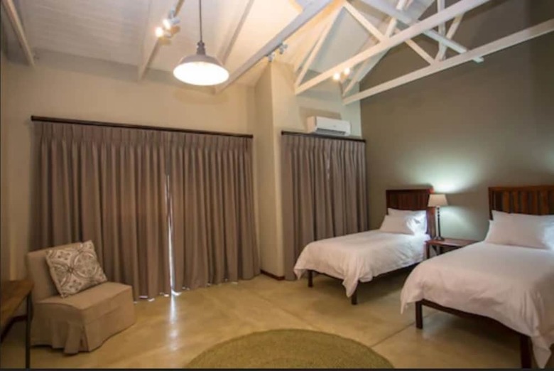 Posada Hamiltons Lodge & Restaurant
