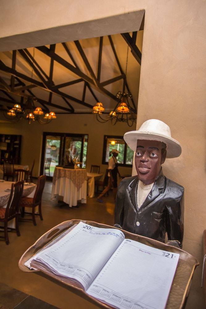 Posada Hamiltons Lodge & Restaurant