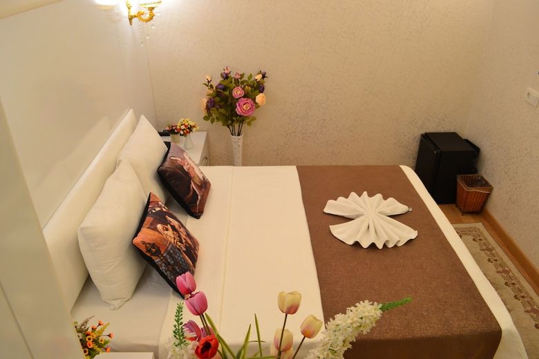 Peradise Hotel