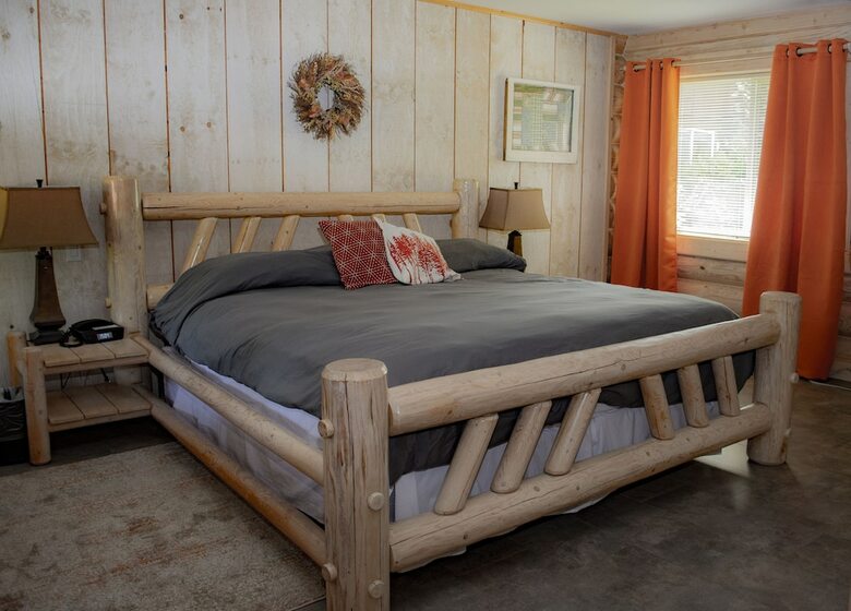 Hotel Bonners Ferry Log Inn