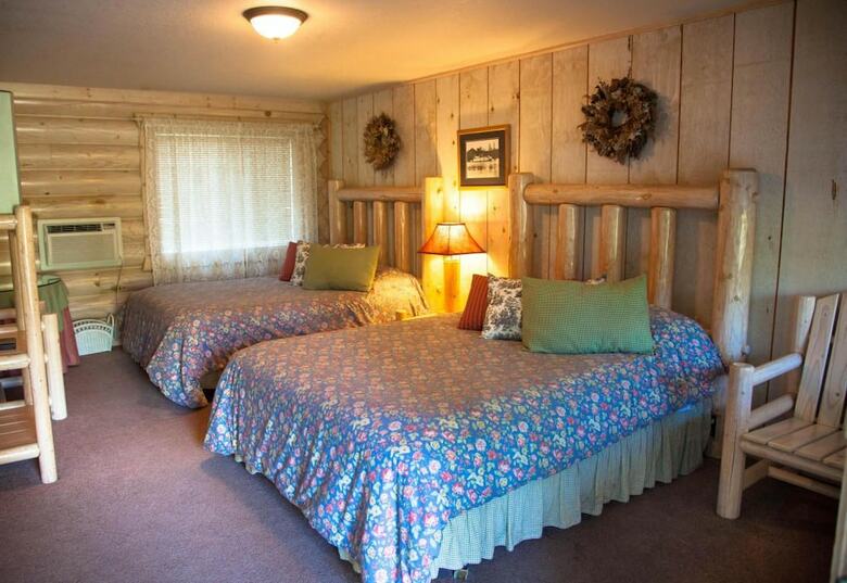 Hotel Bonners Ferry Log Inn