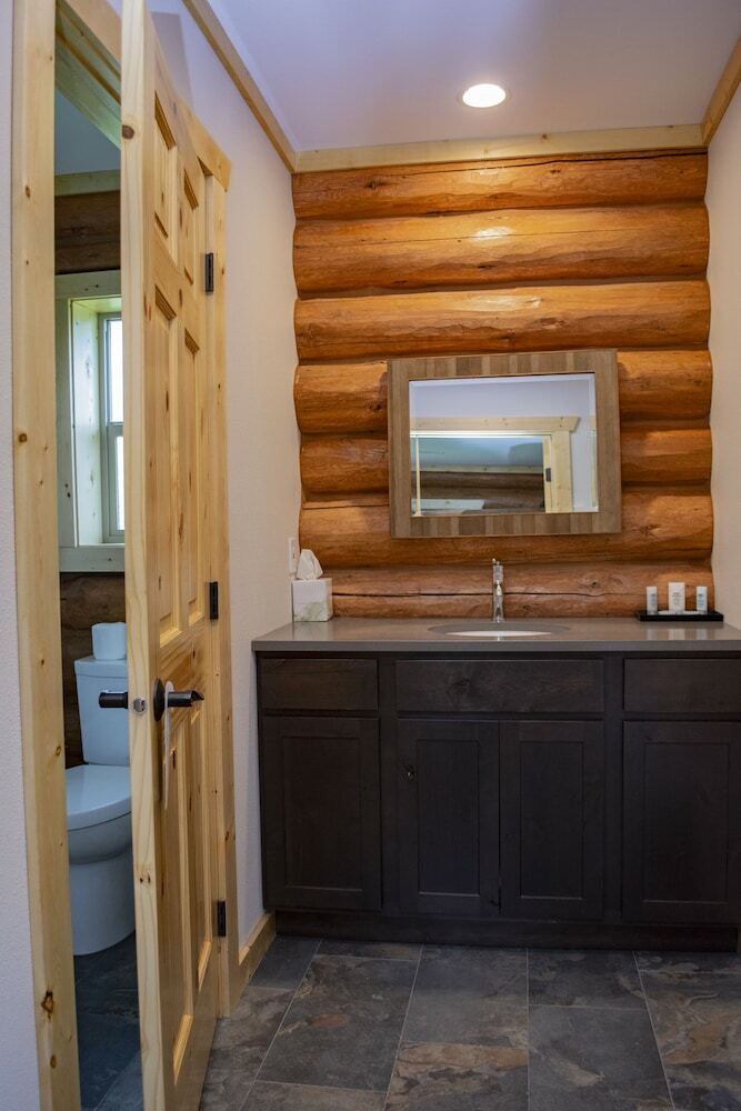 Hotel Bonners Ferry Log Inn