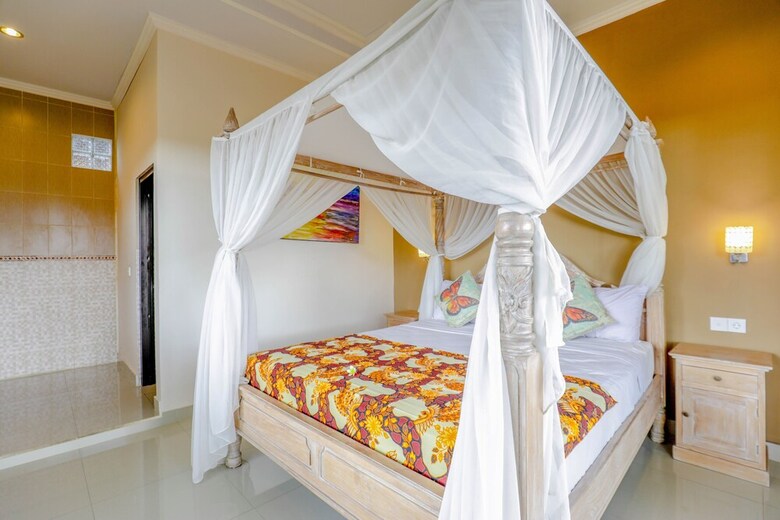 Bed & Breakfast Warji House 1