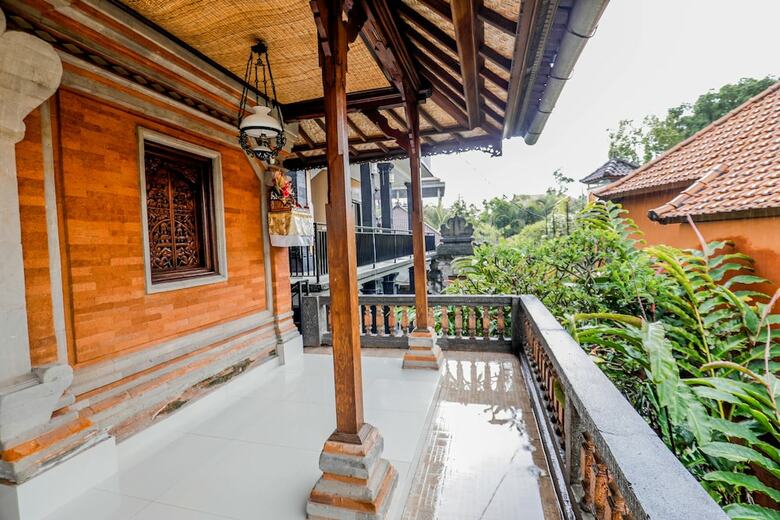 Bed & Breakfast Warji House 1