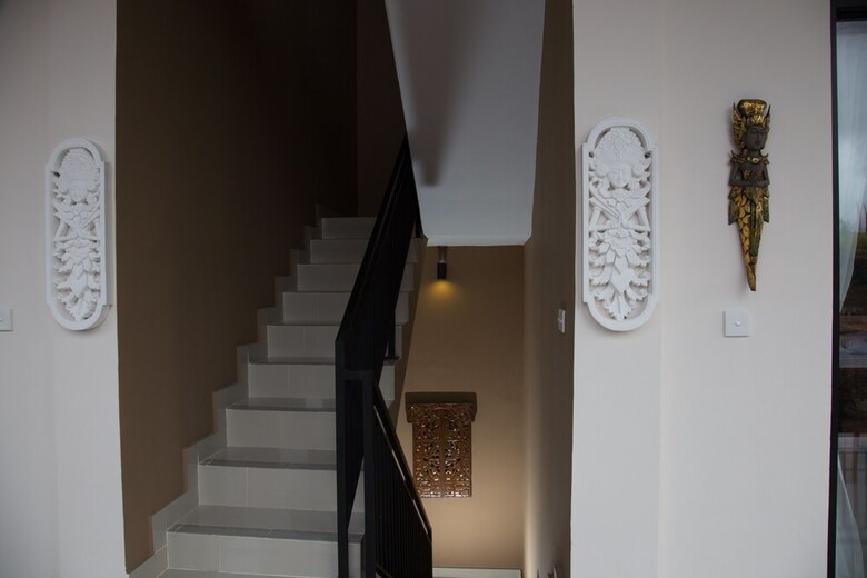 Bed & Breakfast Warji House 1