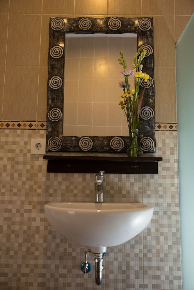 Bed & Breakfast Warji House 1