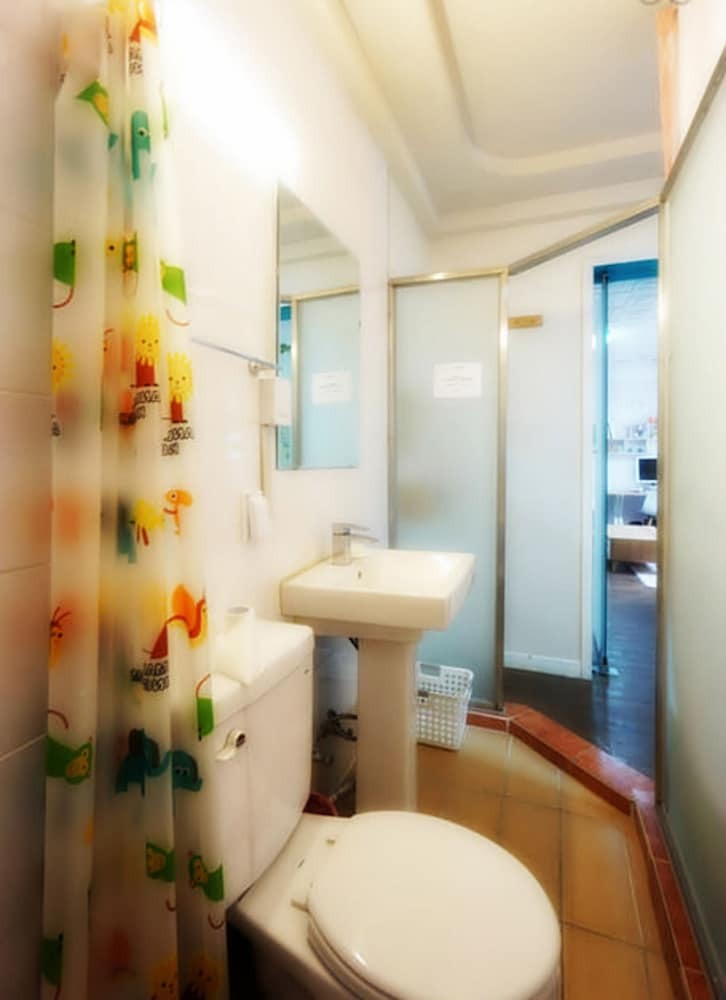 Hostal Tiara Guesthouse - Hostel