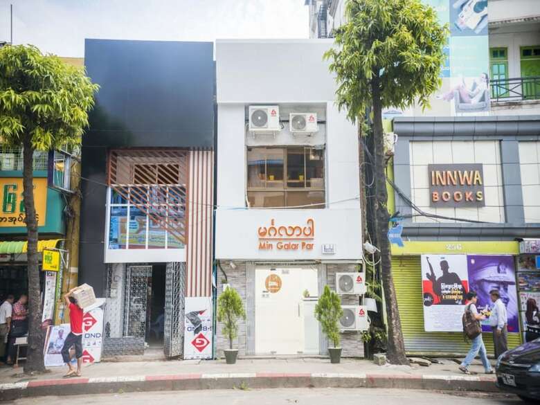 Hostal Mingalarpar Hostel