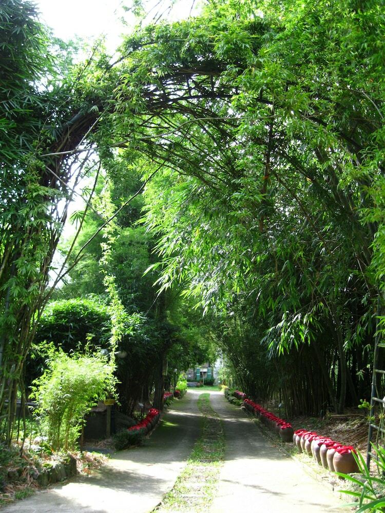 Bed & Breakfast Bamboo Paradise Resort & The Bamboo Inn