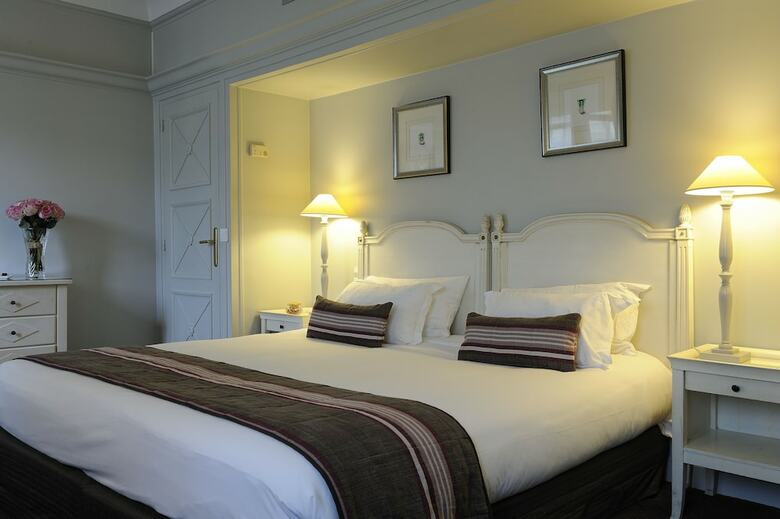 Royal Hotel Paris Champs Elys�es