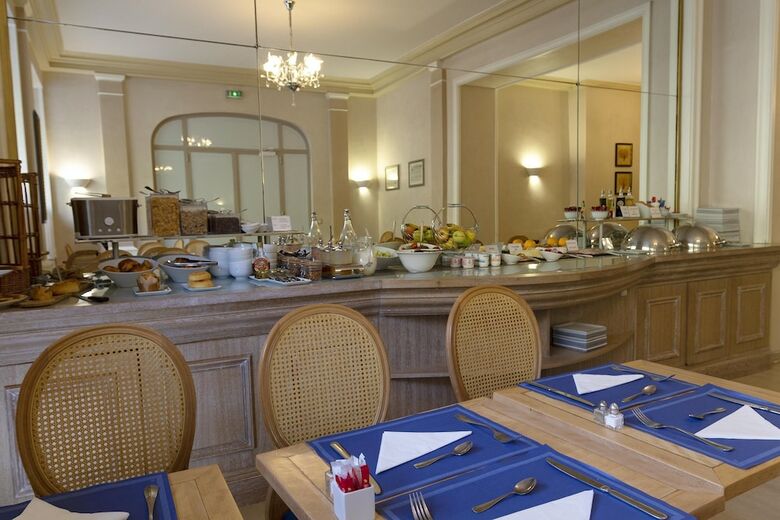 Royal Hotel Paris Champs Elys�es