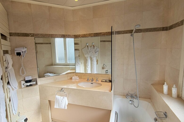 Royal Hotel Paris Champs Elys�es