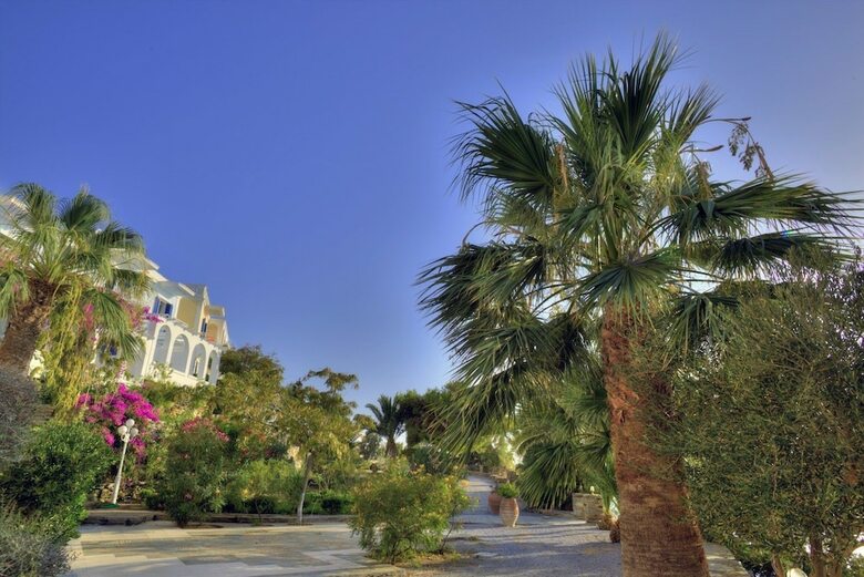 Hotel Aneroussa Beach