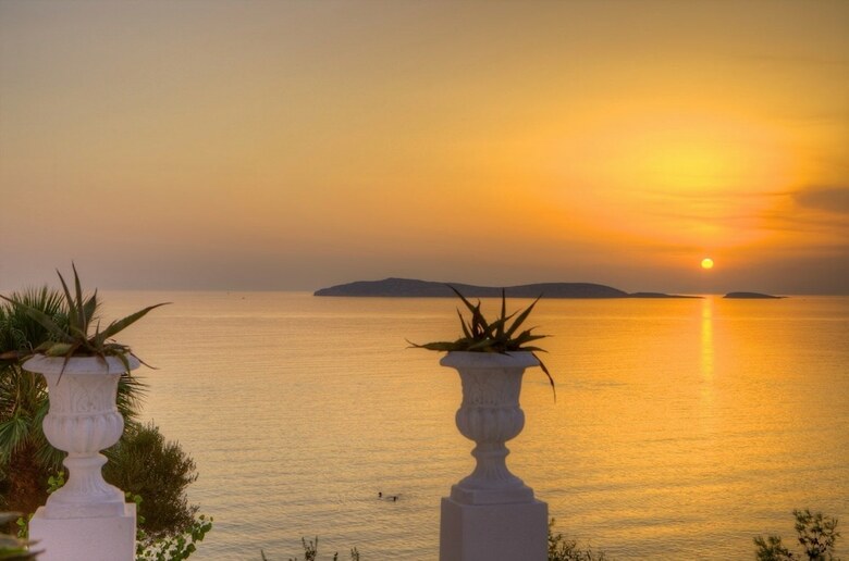 Hotel Aneroussa Beach