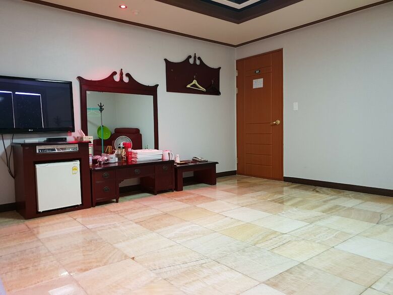 Hotel Plus Motel