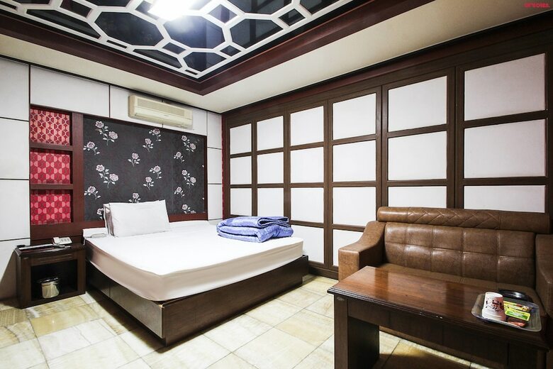 Hotel Plus Motel