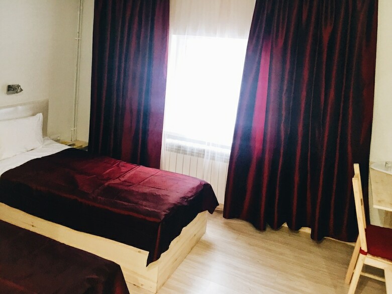 Stony Island Hotel At Blagodatnaya