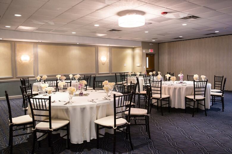 Hotel Ramada Plaza By Wyndham Chicago North Shore