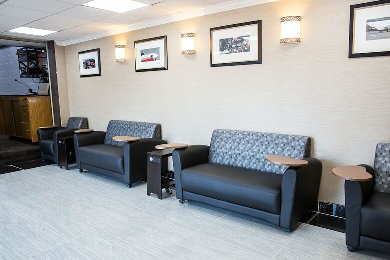 Hotel Ramada Plaza By Wyndham Chicago North Shore