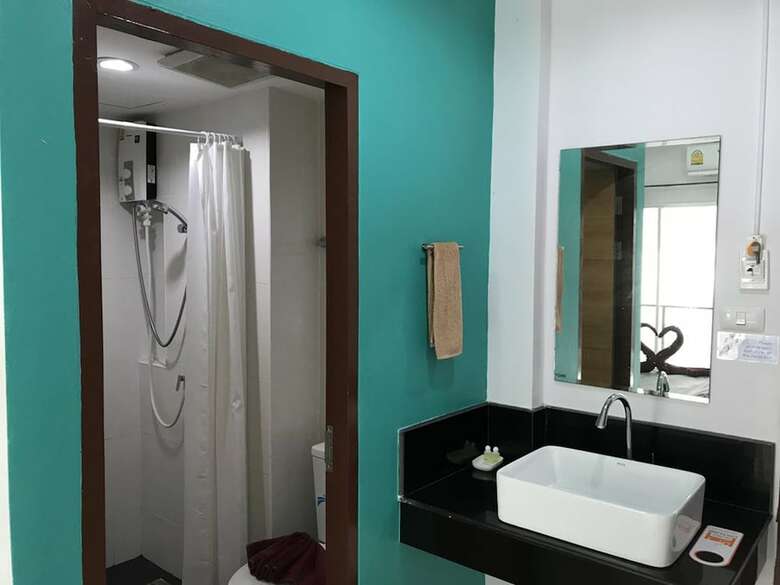 Hostal Bedbox Guesthouse & Hostel