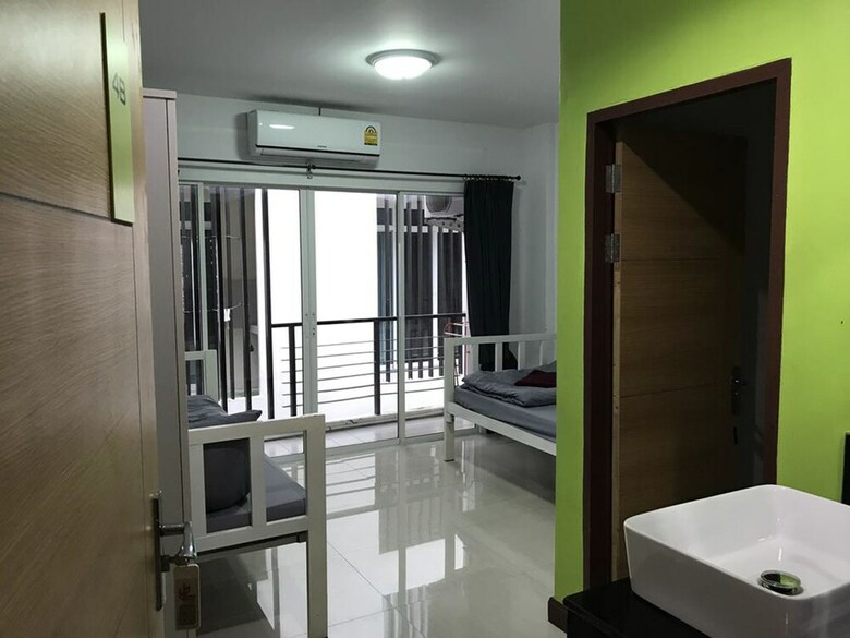 Hostal Bedbox Guesthouse & Hostel