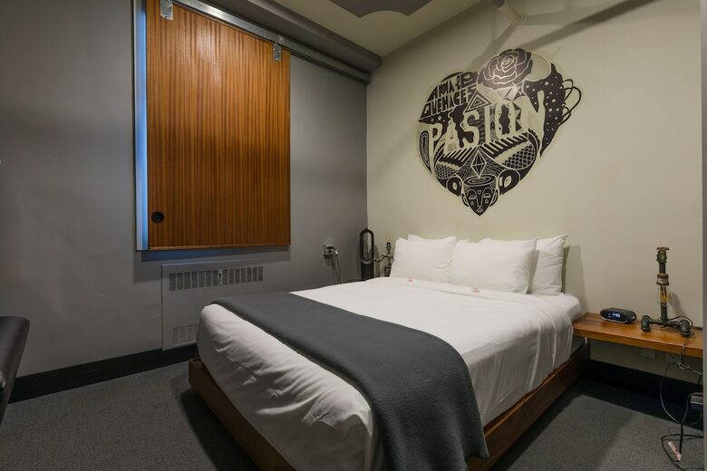 Crash Hotel Downtown Edmonton