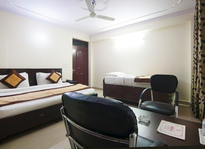 Hotel Charan Pahari