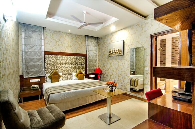 Hotel Omega Residency