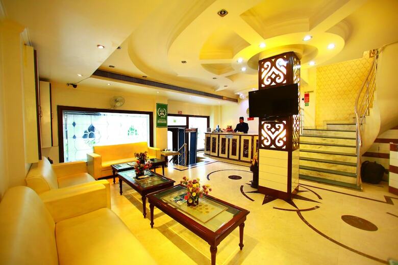 Hotel Paras International