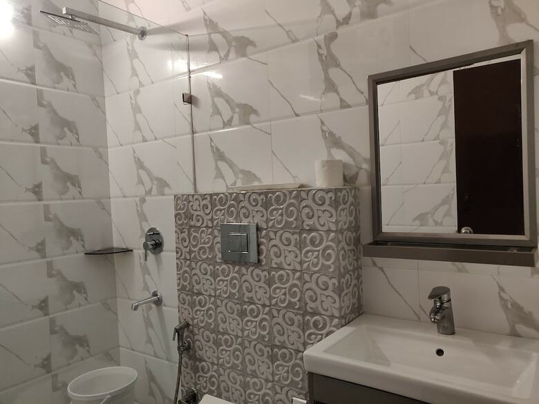 Hotel Paras International