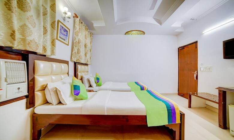 Hotel Paras International