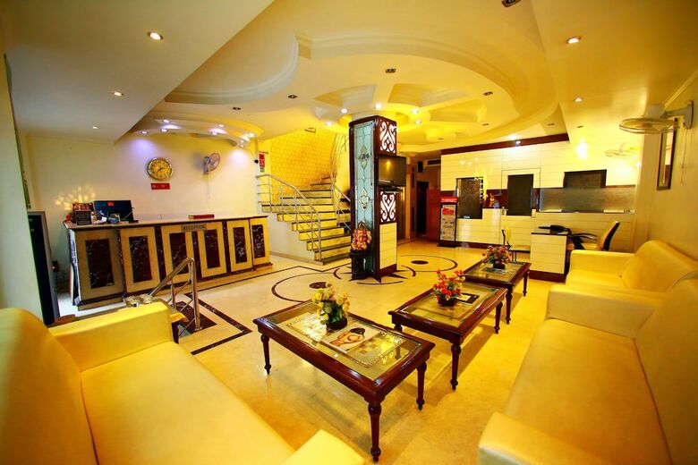 Hotel Paras International