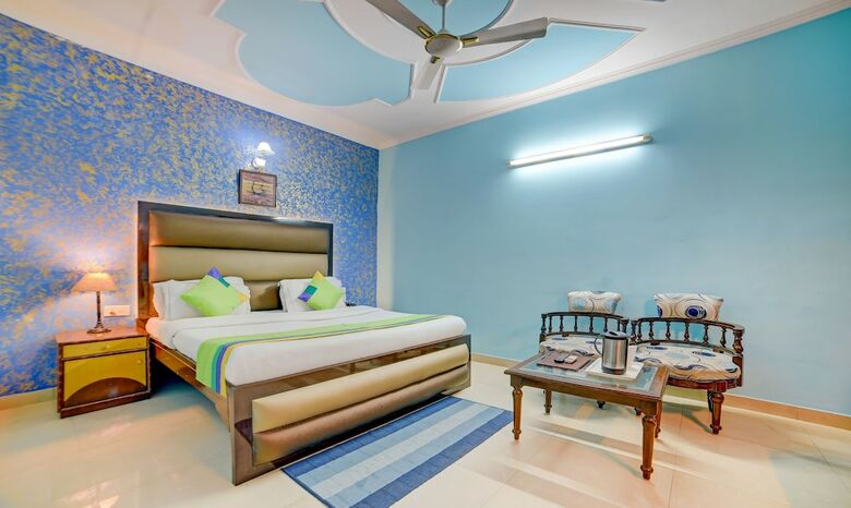 Hotel Paras International