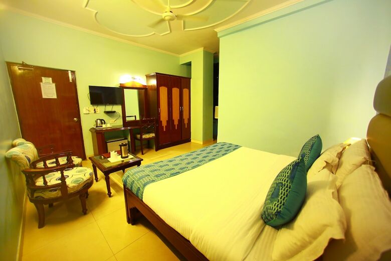 Hotel Paras International