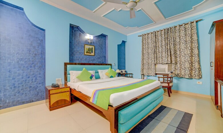 Hotel Paras International