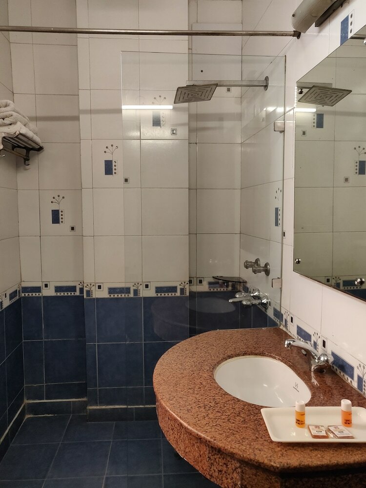 Hotel Paras International
