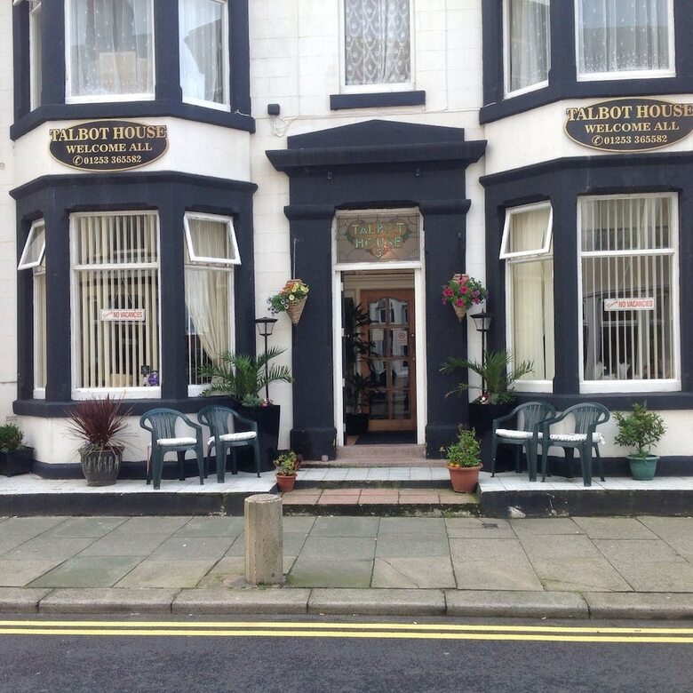 Bed & Breakfast Talbot House Hotel