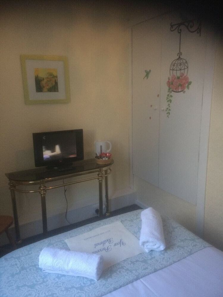 Bed & Breakfast Talbot House Hotel