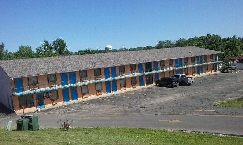 Hotel Carefree Inn