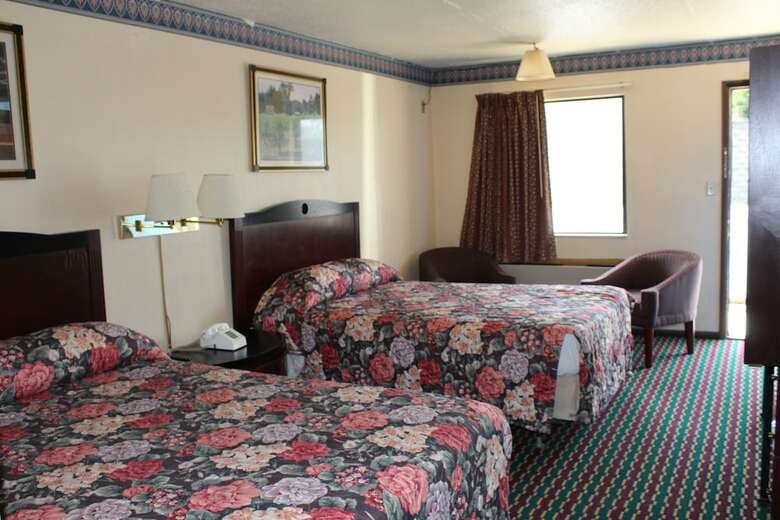Hotel Carefree Inn