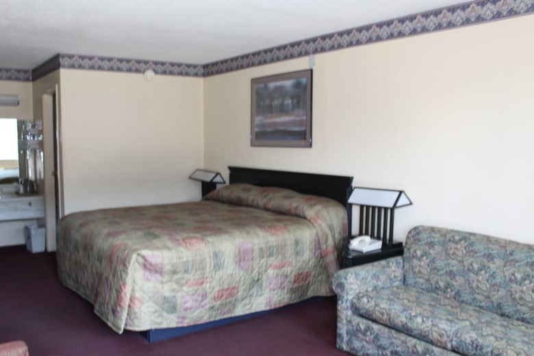 Hotel Carefree Inn