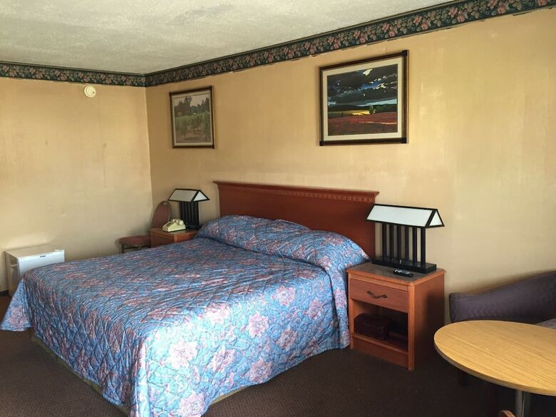 Hotel Carefree Inn