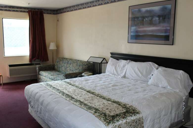 Hotel Carefree Inn