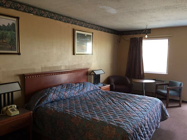 Hotel Carefree Inn