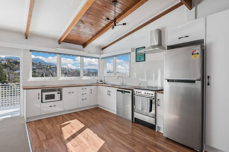 Long Beach House Apartments Sandy Bay