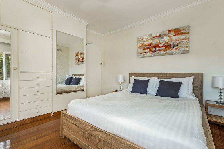 Long Beach House Apartments Sandy Bay