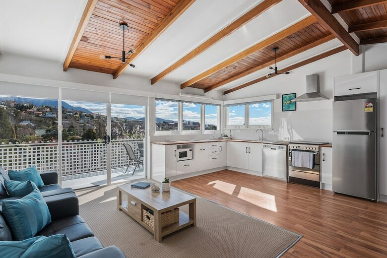 Long Beach House Apartments Sandy Bay