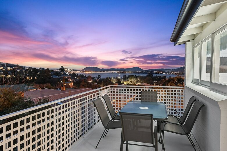 Long Beach House Apartments Sandy Bay